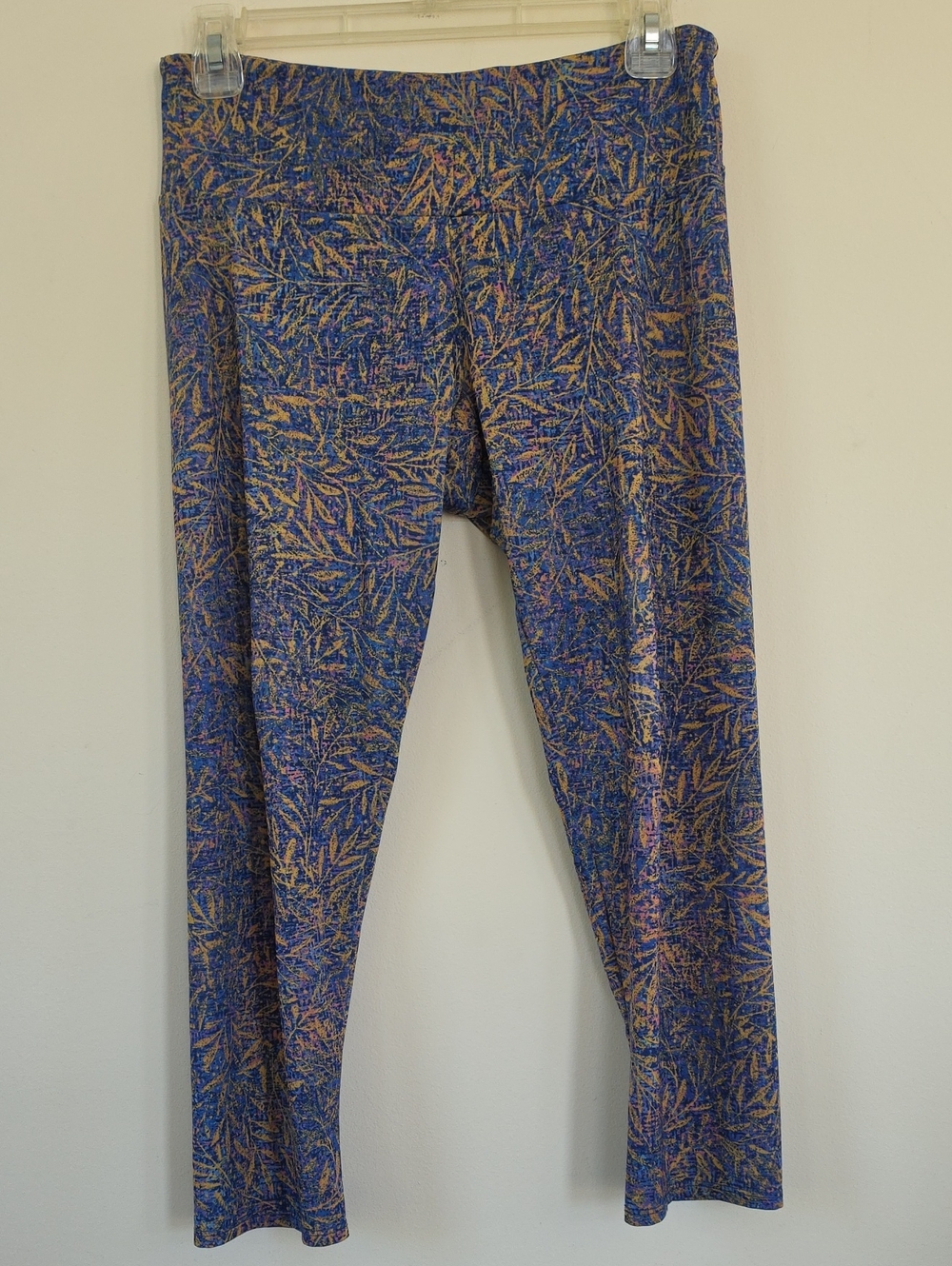 Onzie Capri Midi Activewear Yoga Leggings Multi Color Graphic Leaf Design M/L